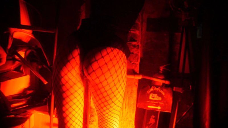 Domina-Termin absagen oder verschieben: Ton, Zeitpunkt, Tribut